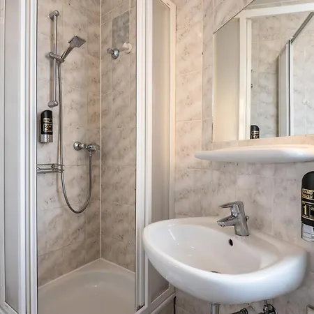 Und Rasthof Avus موتيل 3*