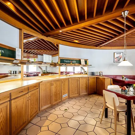 موتيل Und Rasthof Avus 3*