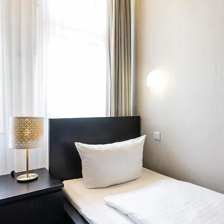 Und Rasthof Avus 3* برلين