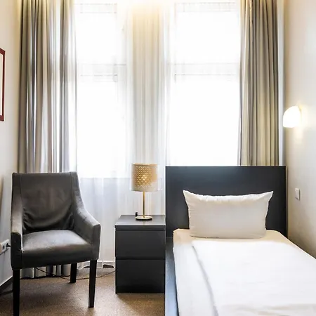 Und Rasthof Avus موتيل 3*