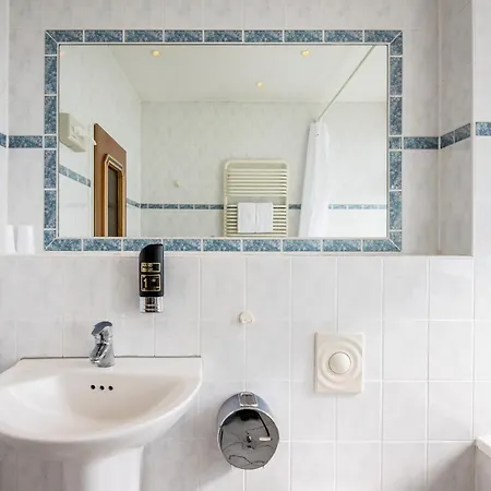 موتيل Und Rasthof Avus 3*