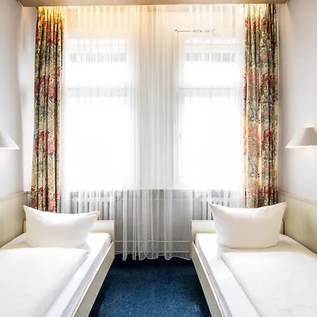 Und Rasthof Avus 3* برلين