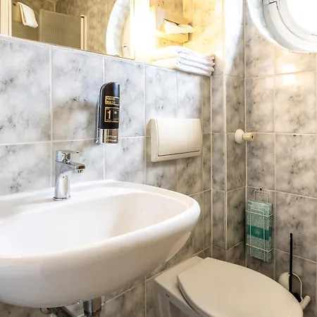 موتيل Und Rasthof Avus 3*