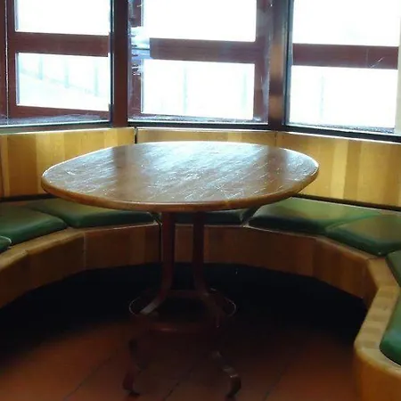 موتيل Und Rasthof Avus 3*